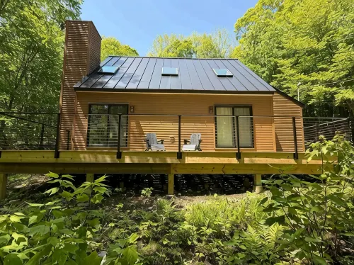 The White Birch • Cozy Luxe Cabin • 7 Min to Mount Snow