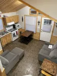 Cozy 1 King bedroom + loft cabin in charming Colorado Springs near USAFA