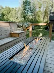 Remodeled cottage with great outdoor space, close to everything - pet friendly! - Wifi