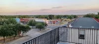 Charming 2-Bedroom Apartment in Downtown Manor