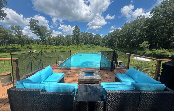 Charming 3-BR Cabin/House, Pool, creek, 35Acres with Fiber Internet in Pikeville