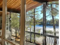 Waterfront cottage @ Muskoka Pines kayaks/ fireplace /bbq/firepit Hotels in Gravenhurst