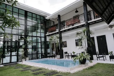 The Courtyard Chiangrai Hotels near At Waterside