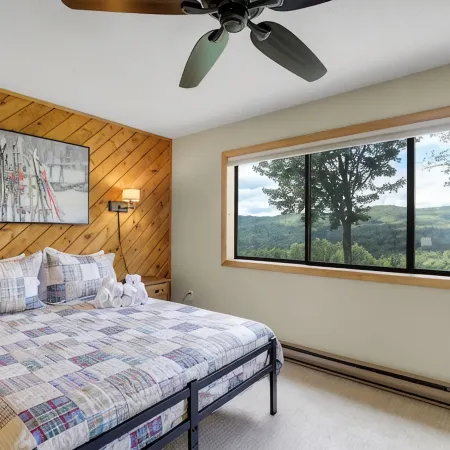 New Hampshire vacation getaway with gorgeous mountain views—ski, hike, swim!