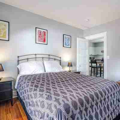 Welcome to Hat City Danbury | A Suburban Retreat Close to It All Rooms