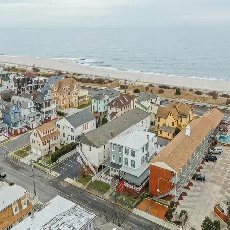 Stand-alone cottage, ocean view, seconds to beach, and short walk to downtown!
