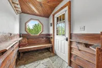 Summer Special! Sleeps 20, 12 Beds Outdoor Fun, Golf, Fish, Kayak, Private Lodge - Chalets