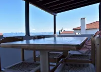 View of the Sea. Large Private Garden - Free wifi - Balkon