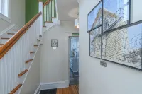 The Big House, Historic 4-Bedroom Home With Custom Art And Dedicated Workspace - Homestays