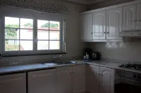 Apartment With Shared Pool, landscaped gardens, Wi-fi