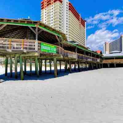 Lake Front-Private Beach Access- Golf - all within walking distance Hotel Exterior