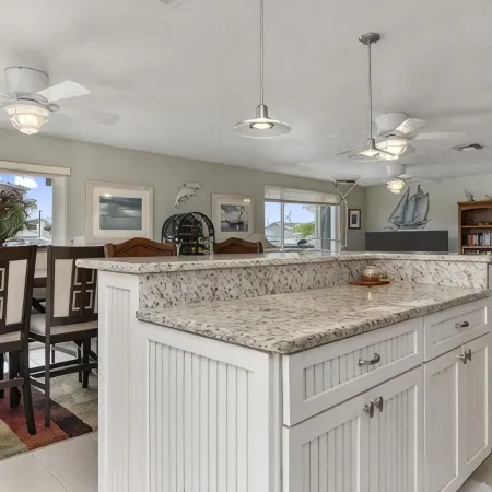 Waterfront-canal/w/Gulf view-pets welcome-private dock for a fee.