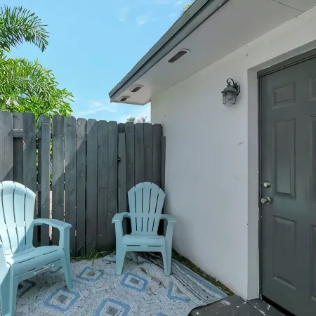 SPACIOUS 2bd, washer/dryer, private patio, grill