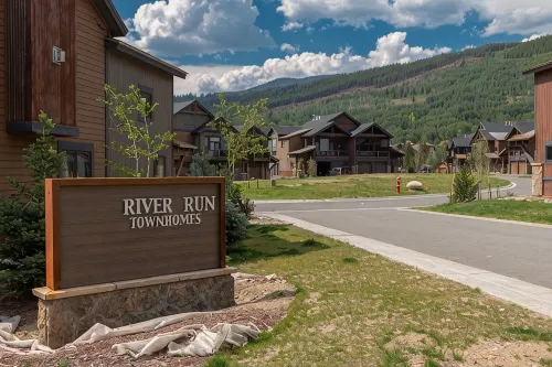 Modern ski house with gourmet kitchen, ski views, hot tub/pool, steps to gondola