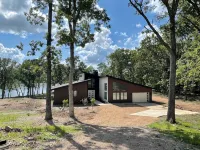 Stunning lake front new construction home in the heart of drowning creek. - 4 estrellas