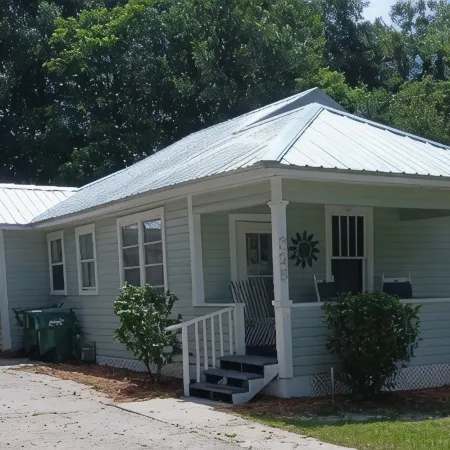 Cozy Private Home @ Blue Moon Cottage in Historic Deland, Fl.