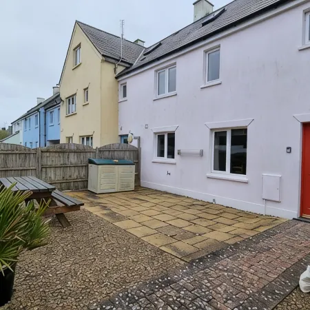 Spacious self-catered accommodation in the heart of St Davids.