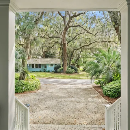 Broadway Breeze ~ Close to Beach /Shopping/Dining ~ Heated Pool - Spa - Sleeps 8