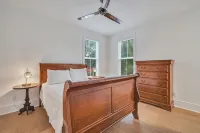 Luxurious Living in Old Town Bluffton! Sleeps 6! Prime Location! - Boutique