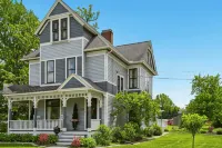 The Victorian House - Four Bedrooms - Two Bathrooms  -