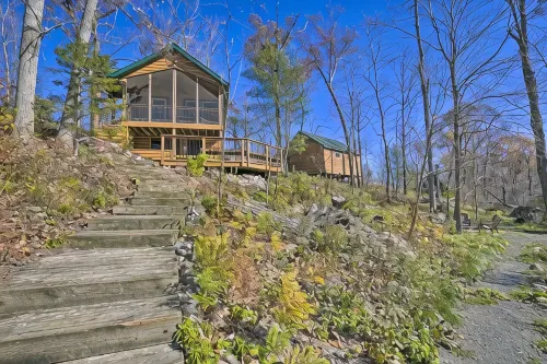 Secluded Waterfront Cabin on hiking trails! Lake on one side river on the other. - 4-Star
