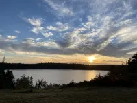 Beautiful Hilltop Waterfront cottage, private getaway, quiet lake front cottage - 무료 와이파이
