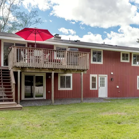 Modern And Spacious Berkshires Retreat 5 bdrm 3 bath