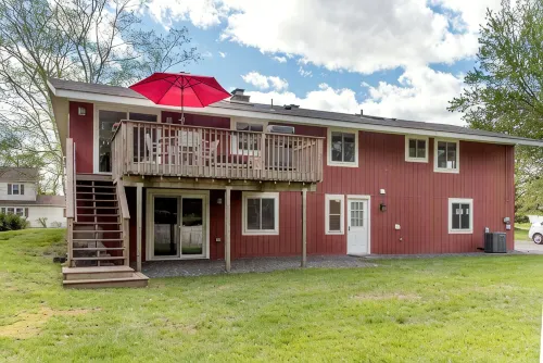 Modern And Spacious Berkshires Retreat 5 bdrm 3 bath