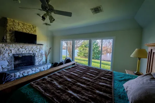Private Country Home on 4 Acres, Open Space, Pool, Hot Tub, Gameroom, Pond