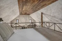 Voted Most Romantic! 1800's Peach Cabin/Close to Downtown/Hot Tub/Peaceful!