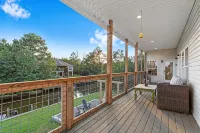 Bayside Retreat - 2250 sq ft Bay House w/dock, fire pit, & tons of amenities