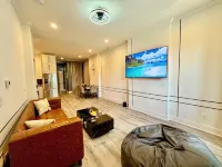 Muse in the city’s historic district near Aquarium, Zoo, Wheels, Arch, Stadium - balcone