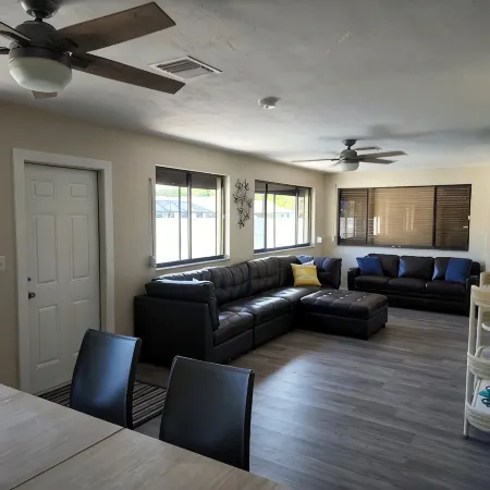 Heated Pool, Shopping, Restaurants, Beach's, Southern Exposure