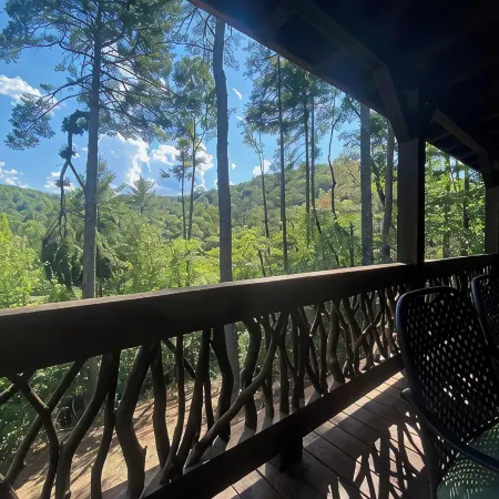 Peaceful and Secluded with Mountain Views and Waterfall Sounds