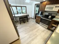 Fun Filmmaker's Bungalow wPool & Pro Screening Room - Wi-Fi