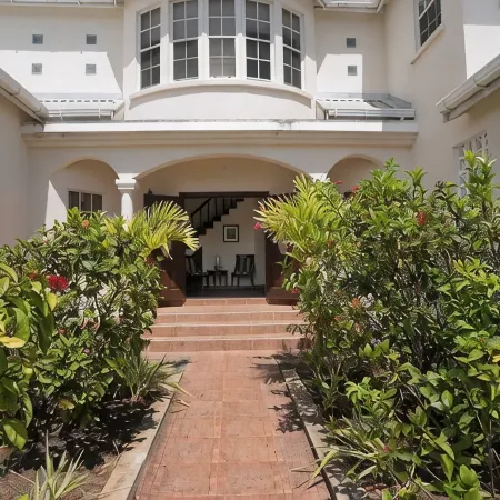 Gimli: Luxury 2 Story Villa - 3 min from the beach!!!