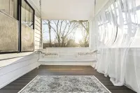 French Country Cottage in lovely Glen Ellyn! - 5 ดาว