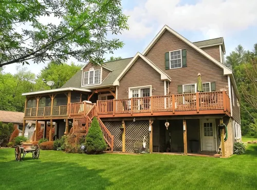 Beautiful 5 bedroom Waterfront House w/skiing/snowboarding/snow mobile path near - Homestays
