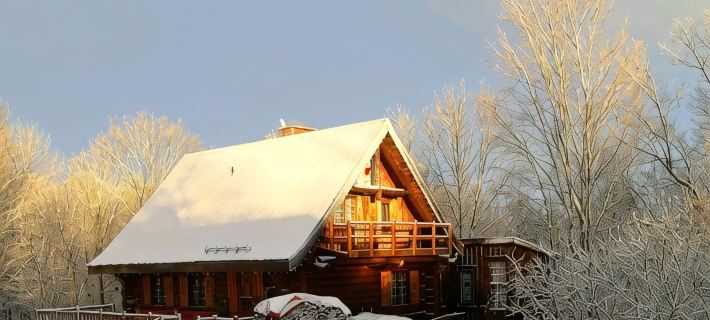 Hilltop Chalet with Stunning Forest Views Between Historic Westport and Perth Hotels in Lanark County