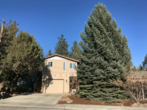 Blue Spruce Guesthouse - Walkable to river trail and downtown Bend - balcony