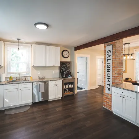 *Freshly Renovated & Clean! Perfect Family Home!*
