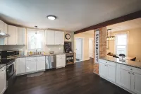 *Freshly Renovated & Clean! Perfect Family Home!* - 4 étoiles
