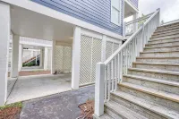 The Navy Blue Bungalow- Cozy Cottage on the MS Gulf Coast