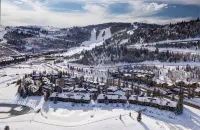 Perfect Getaway! Lakeside at Deer Valley 4bd – Pool, Hot Tub, A/C, Walk to Slopes & Main St