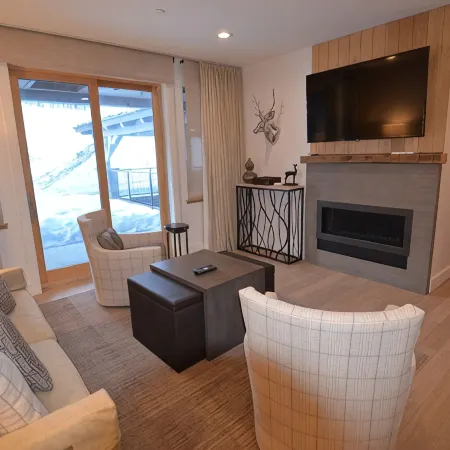 Ski-in /Out. Spacious 2BR / 2.5B Ground-Floor Condo. 4 Seasons of enchantment.