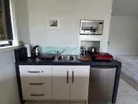 Wainui Absolute Beachfront Studio Unit - Pools