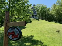 Situated on the beautiful Cabot Trail overlooking the  Margaree river - 2 étoiles
