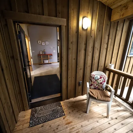Cozy mountain retreat in the forest-close to Mt Baker Ski Area and pet friendly!
