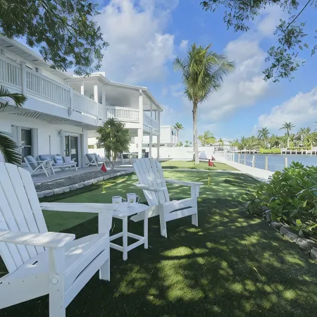 Waterfront Home, 200ft Dock, Gulf Access, Kayaks, Bicycles, Mini Golf, Game Room