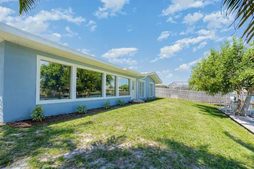 Newly remodeled. Waterfront. 7 min walk from the beach! - 4-نجوم